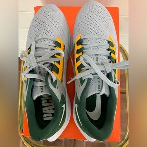 Nike Air Zoom Pegasus 38 Packers Shoes. Size 9